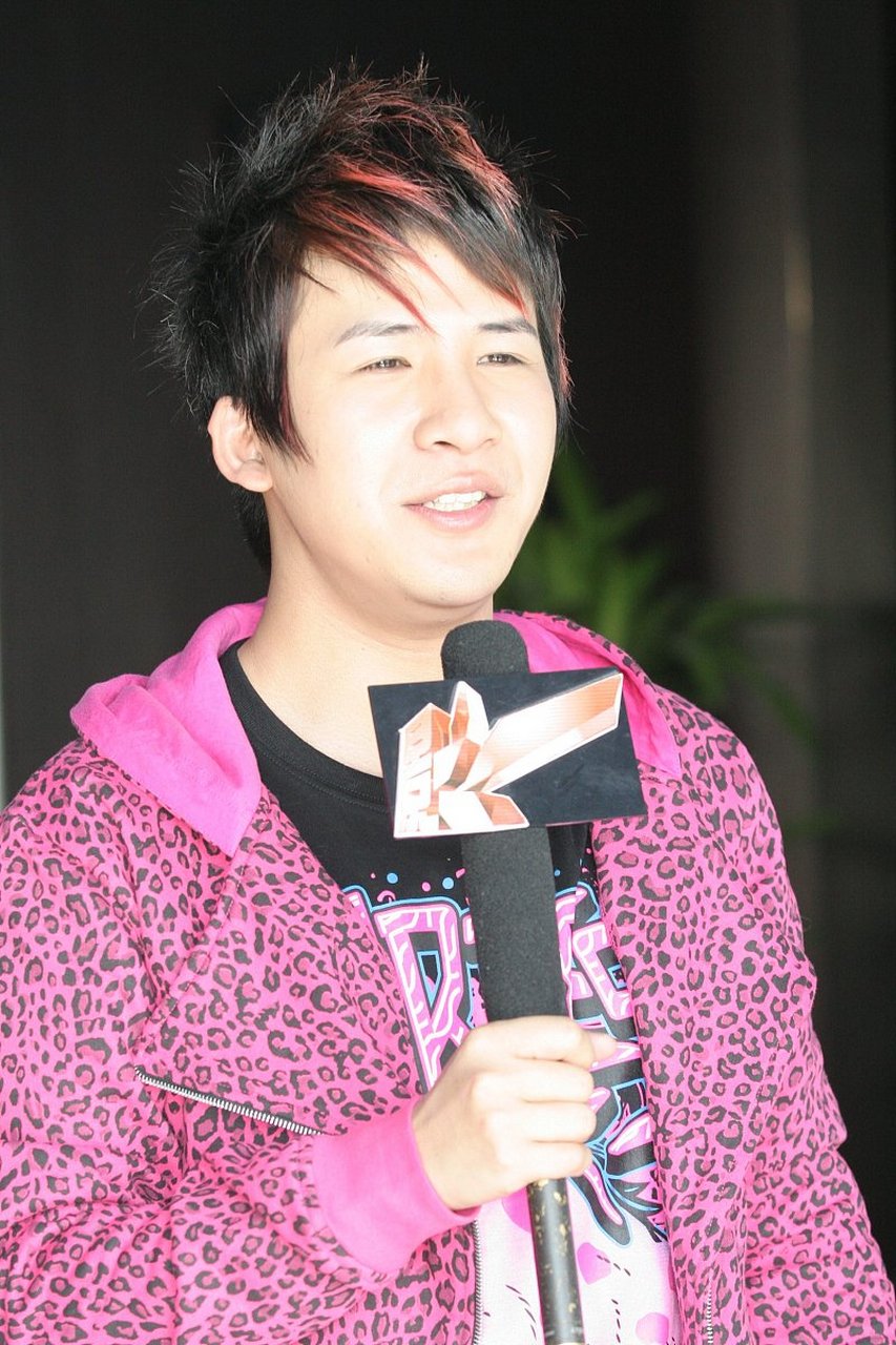 n年前大张伟上大鹏节目,因为减肥低血糖状态不好,被大鹏误认为不好