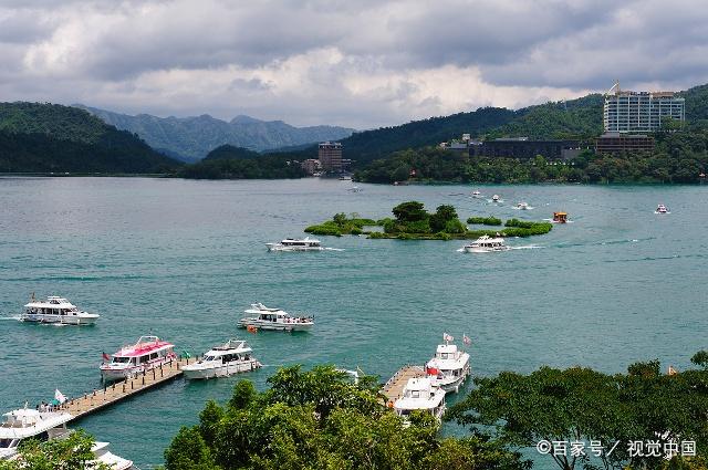 以此岛为界,北半湖形状如圆日,南半湖形状如弯月,日月潭因此而得名