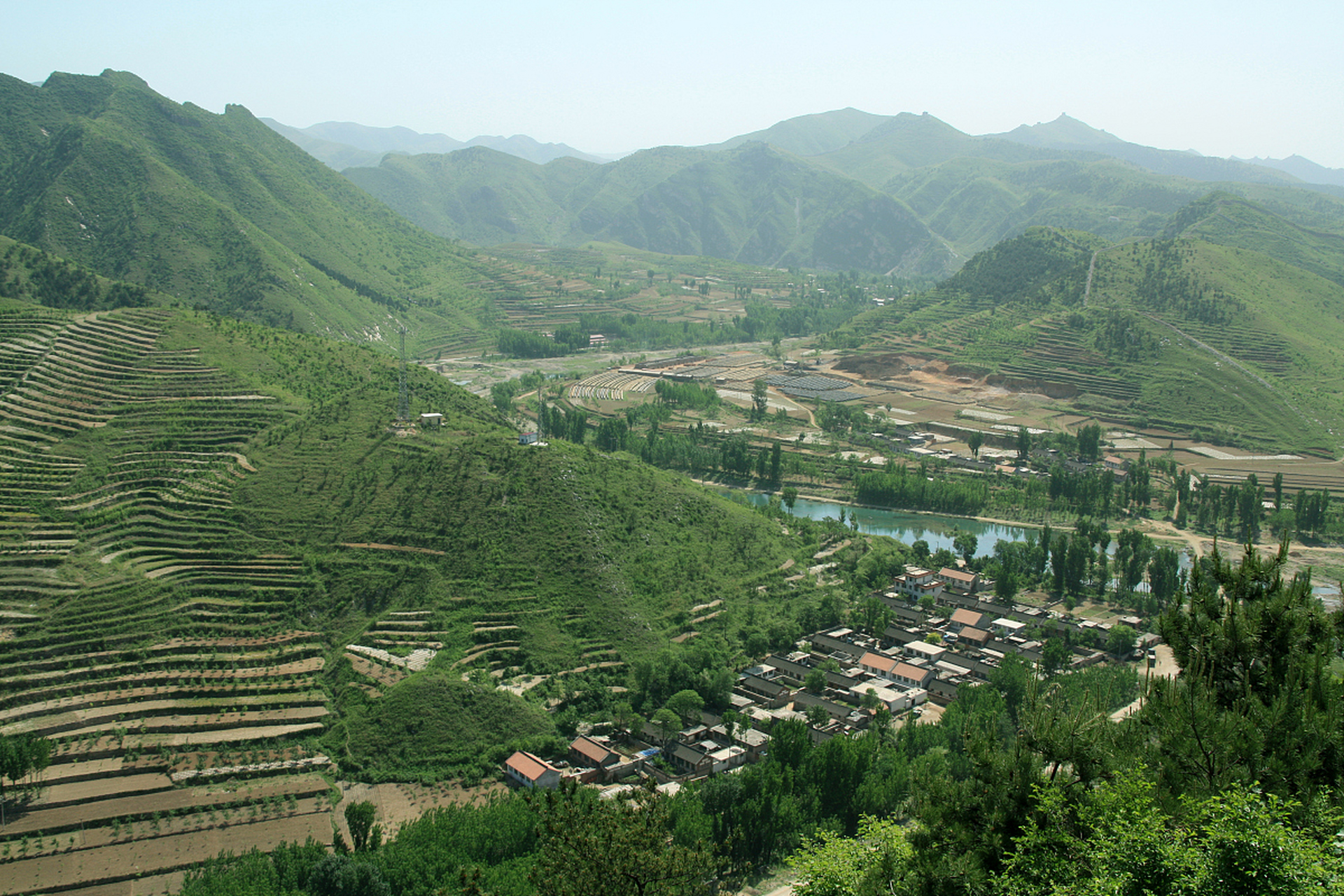 蔚县茶山村是一个风景秀丽,历史悠久的小村落,因盛产优质茶叶而得名.