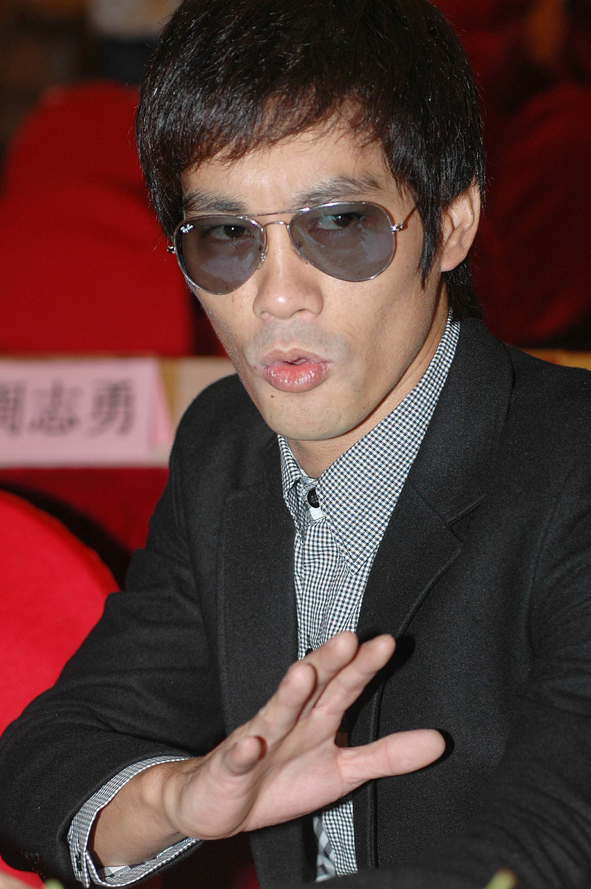 我眼中的秋天# 李小龙,原名李振藩,英文名bruce lee,是1940年11月27