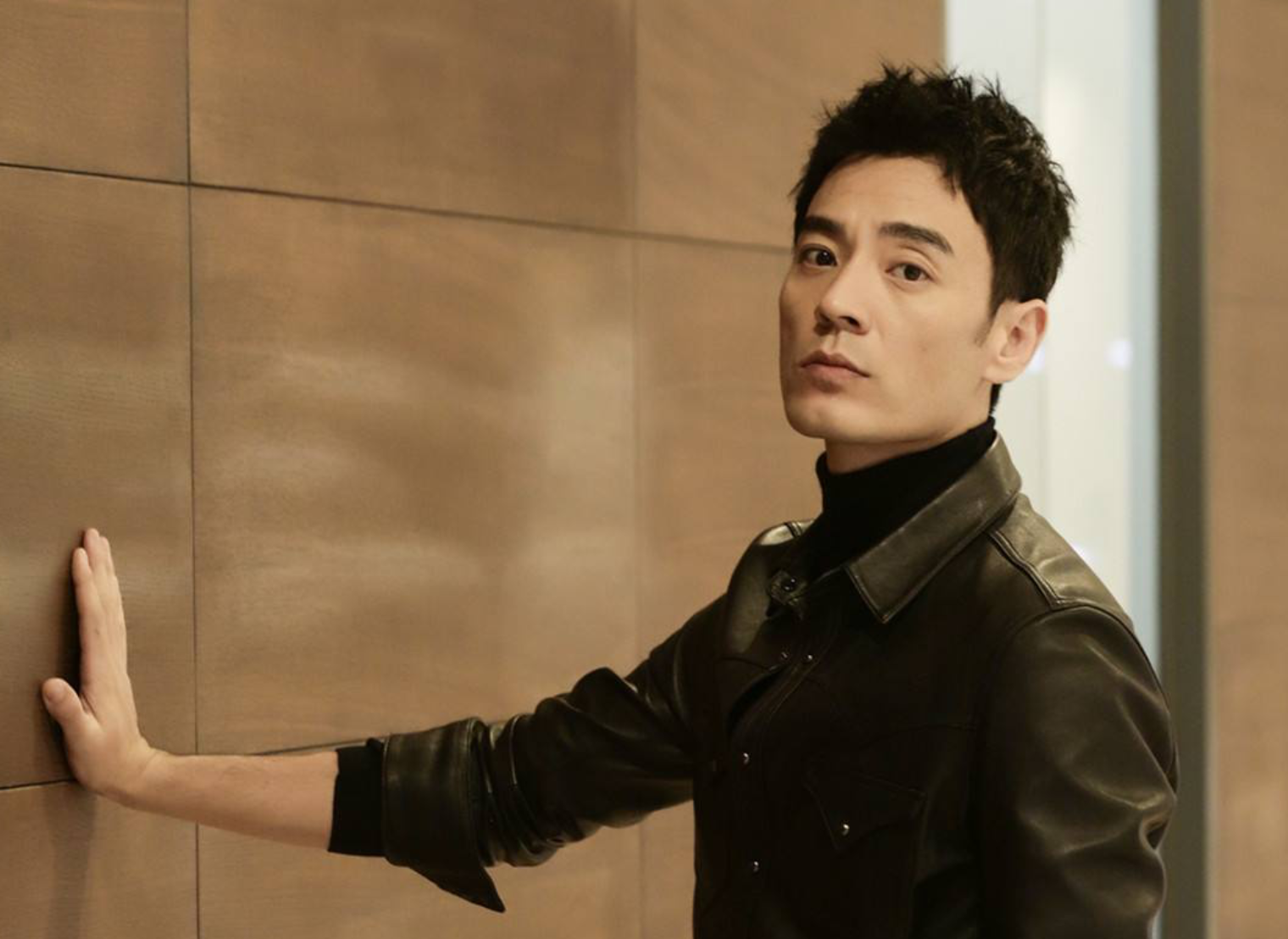 郭京飞主演正午阳光《境外组》,tf 老boys的独苗也红了