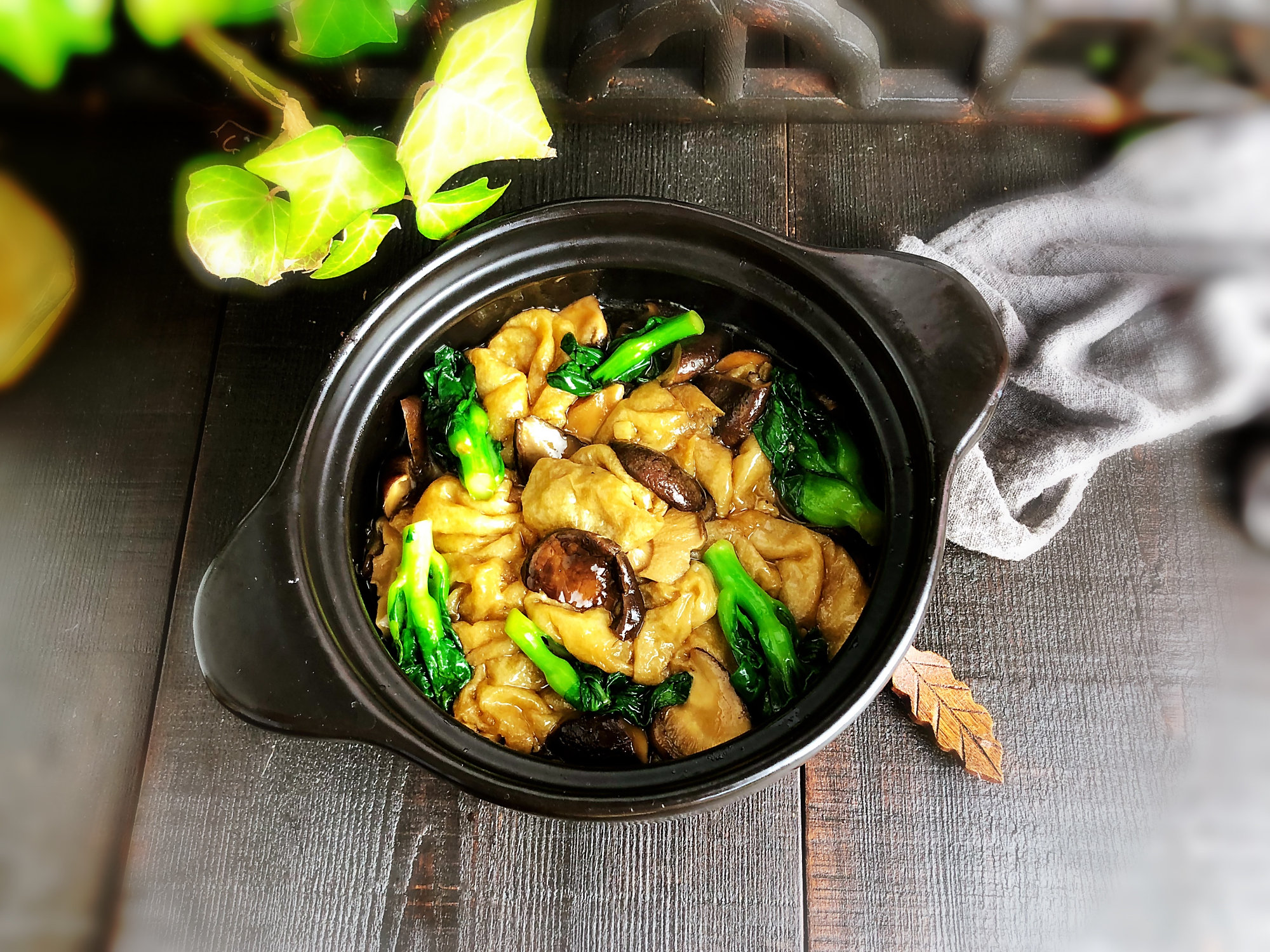 快手易做的香菇面筋煲,没肉一样香,好吃不长肉,做好选料有讲究