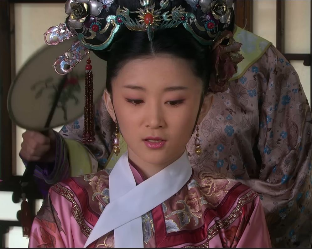 富察贵人位分不高,头上的首饰比贵妃还贵重,谁给的胆儿?