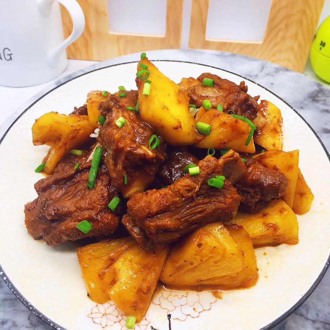 家常菠萝排骨肉,制作方法简单,好吃不油腻,吃了还想吃