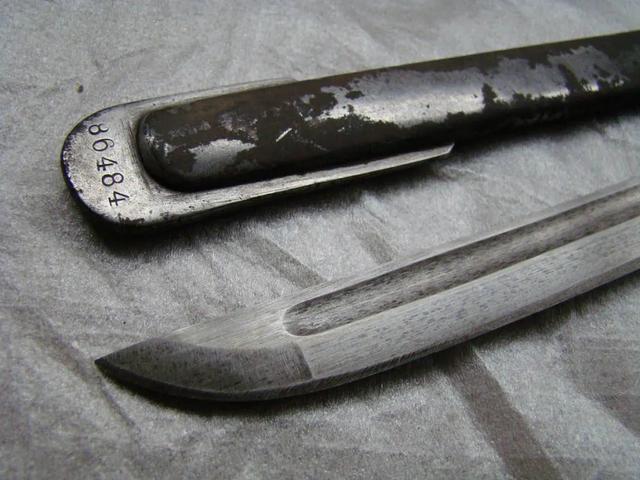 日本投降几十年后,一中国人发现了冈村宁次的军刀,血本买下