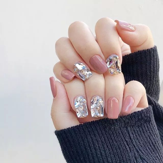 一款镶钻美甲告诉你,什么是奢华美!