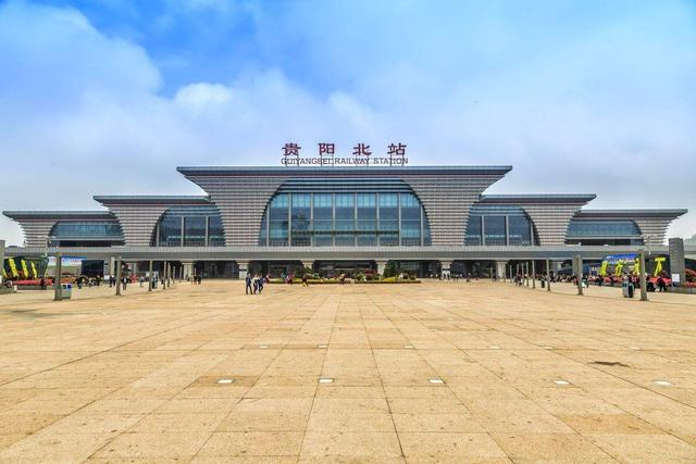 三:安顺西站 安顺西站,位于贵州省安顺市经开区幺铺镇大屯村,于2016年