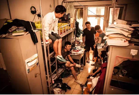 你们宿舍关系怎么样?有什么奇葩队友吗?