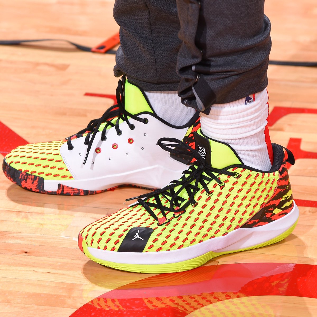 今日季后赛上脚球鞋一览:哈勒尔上脚reebok question