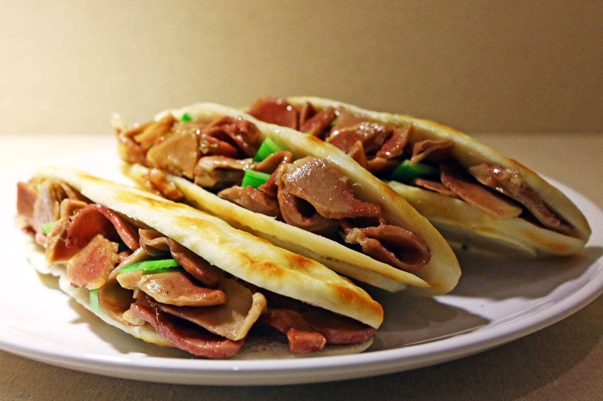 满齿留香,回味无穷,河北驴肉火烧带你体验人间美味