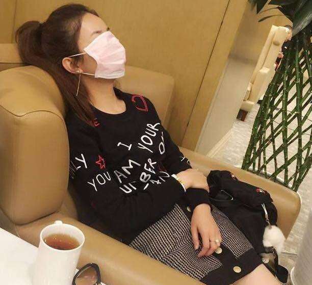 明星睡相:迪丽热巴睁眼睡,唐艺昕流口水,赵丽颖站着就能睡