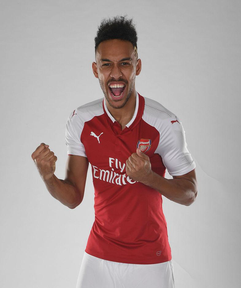 奥巴梅扬加盟阿森纳拍摄写真