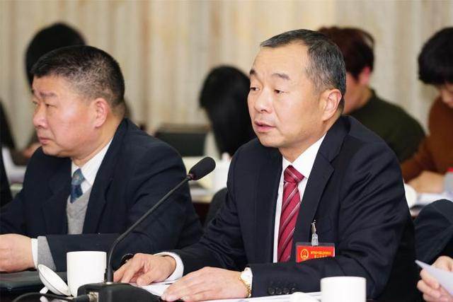 海宁市人大常委会主任姚敏忠参加人大第四代表团审议