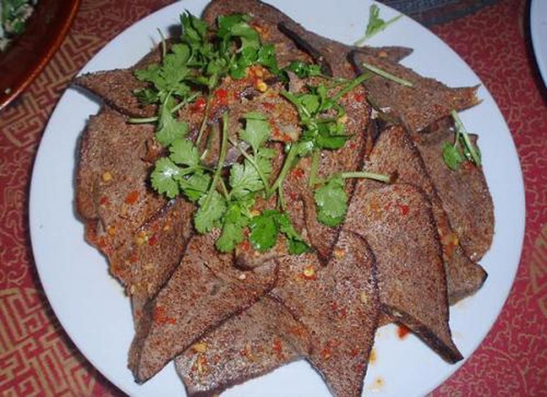 城市身边事#【丽江美食】吹猪肝是纳西族请客时必备的一道传统名菜.