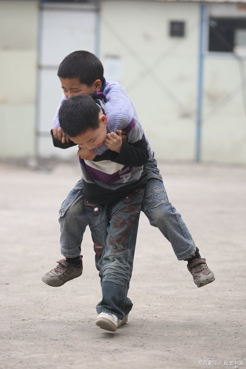 培养孩子恶作剧和敢于冒险的积极性是一个有挑战性的任务.