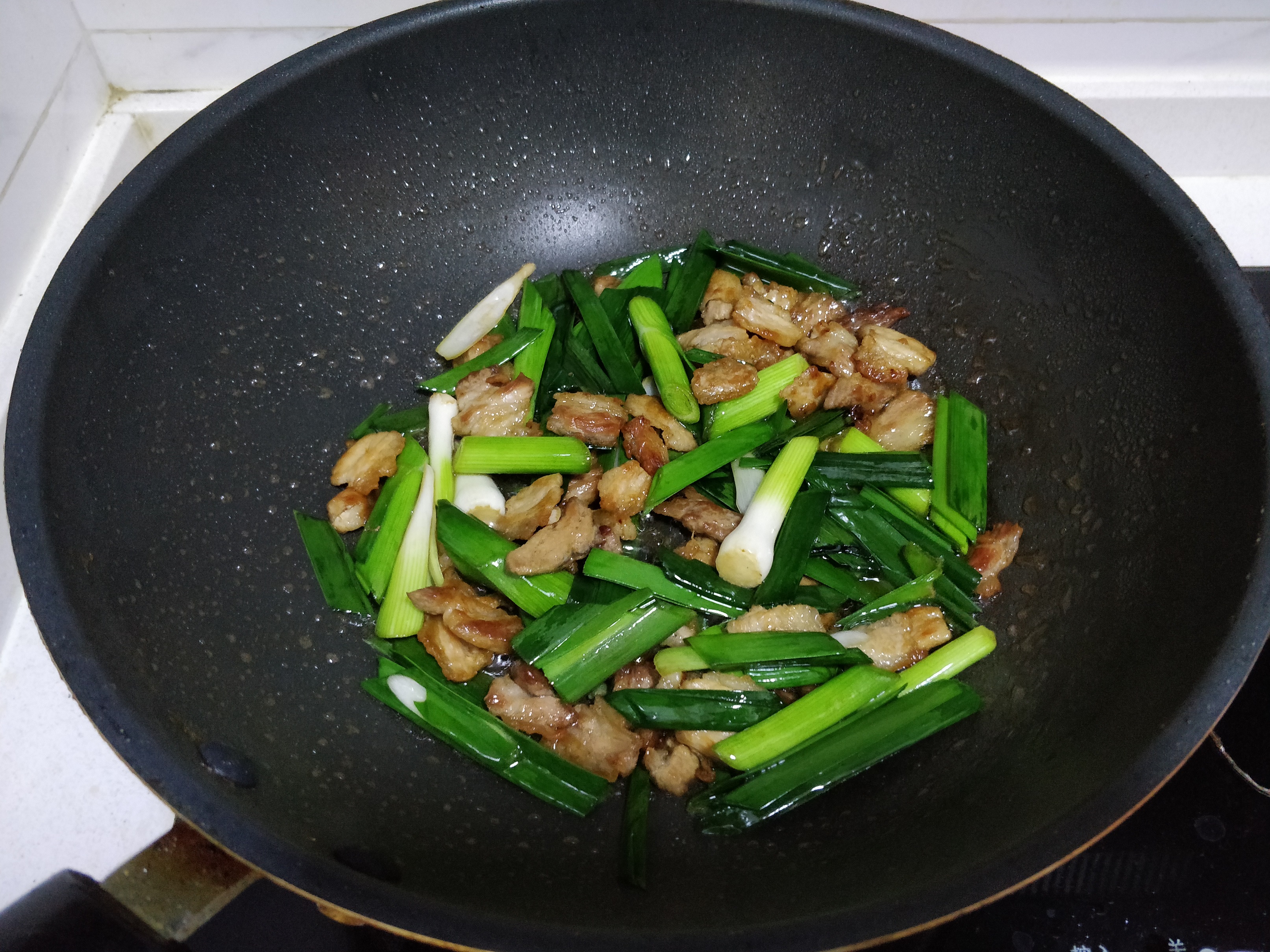 一步一图教你美味家常菜蒜苗回锅肉,不油不腻清香可口,下酒下饭