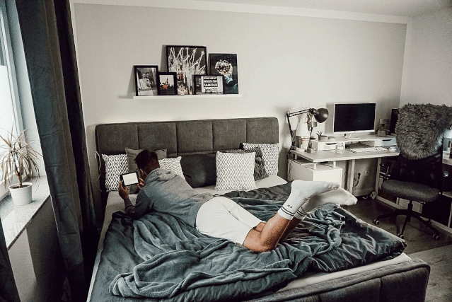 国外90后都住着怎样的房子?酷黑小家vs轻奢公寓,看完想移民!