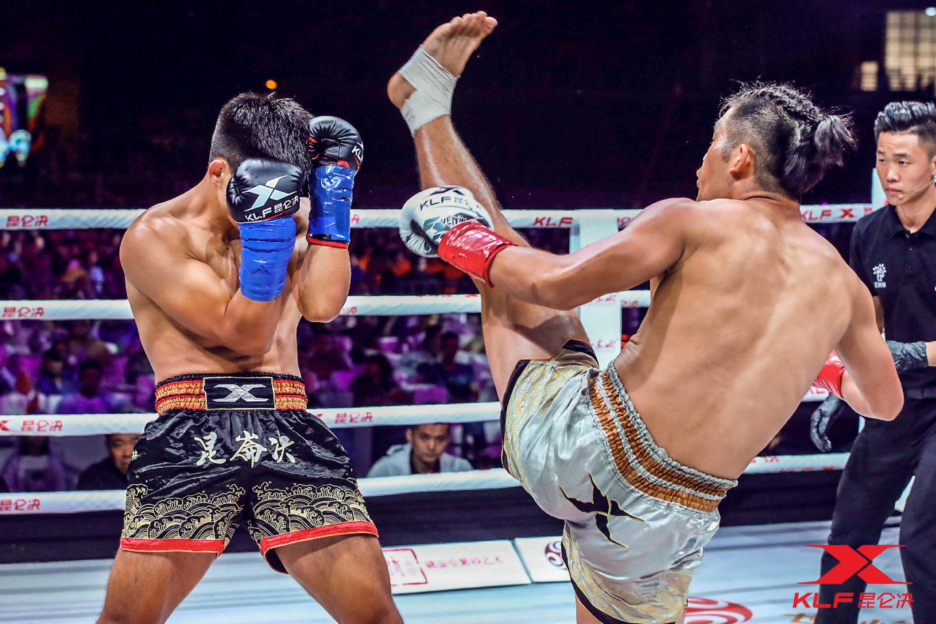 散打对阵泰拳,占尽优势的情况下被泰拳手一招绝杀!