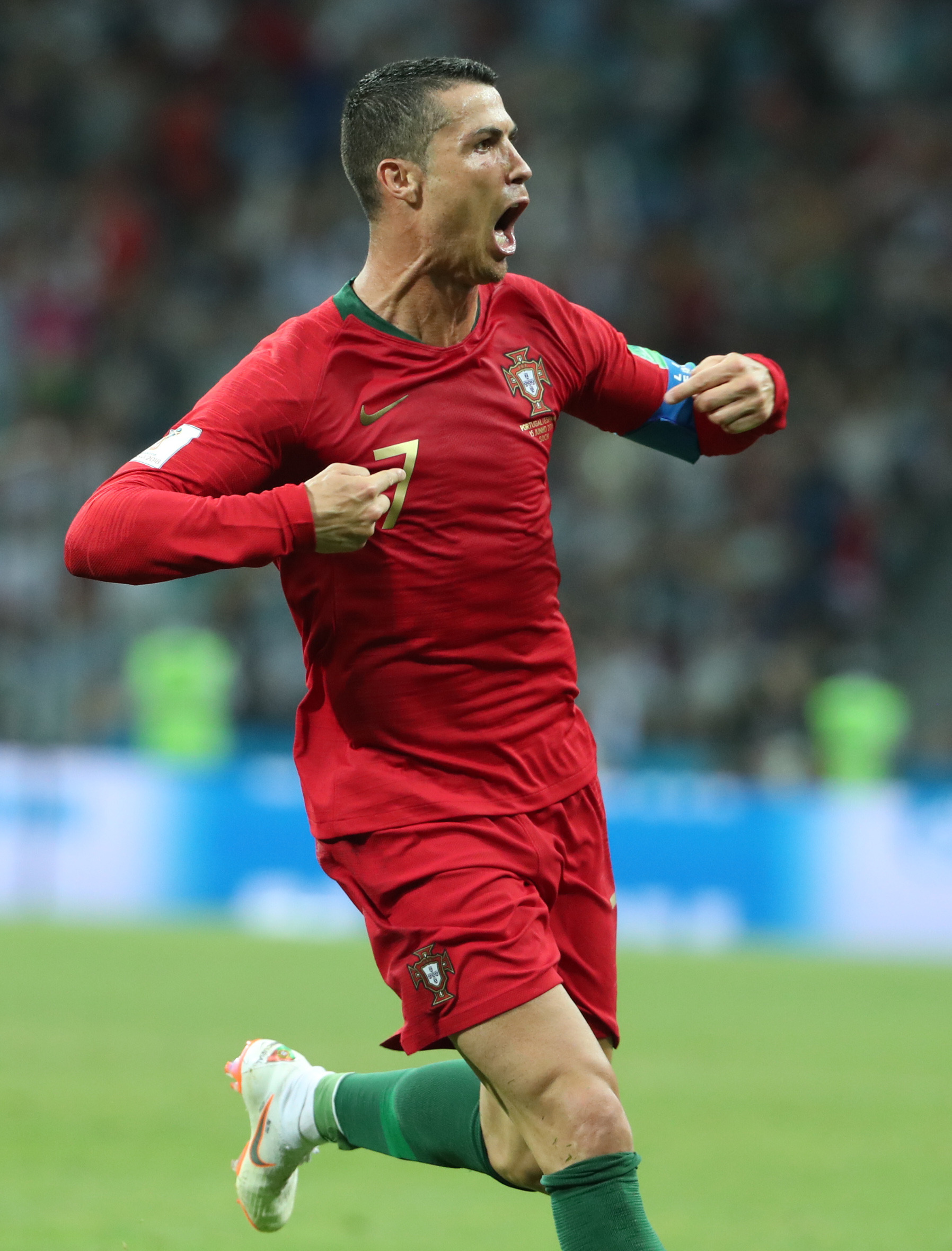 足球——b组:克·罗纳尔多完成帽子戏法(2)