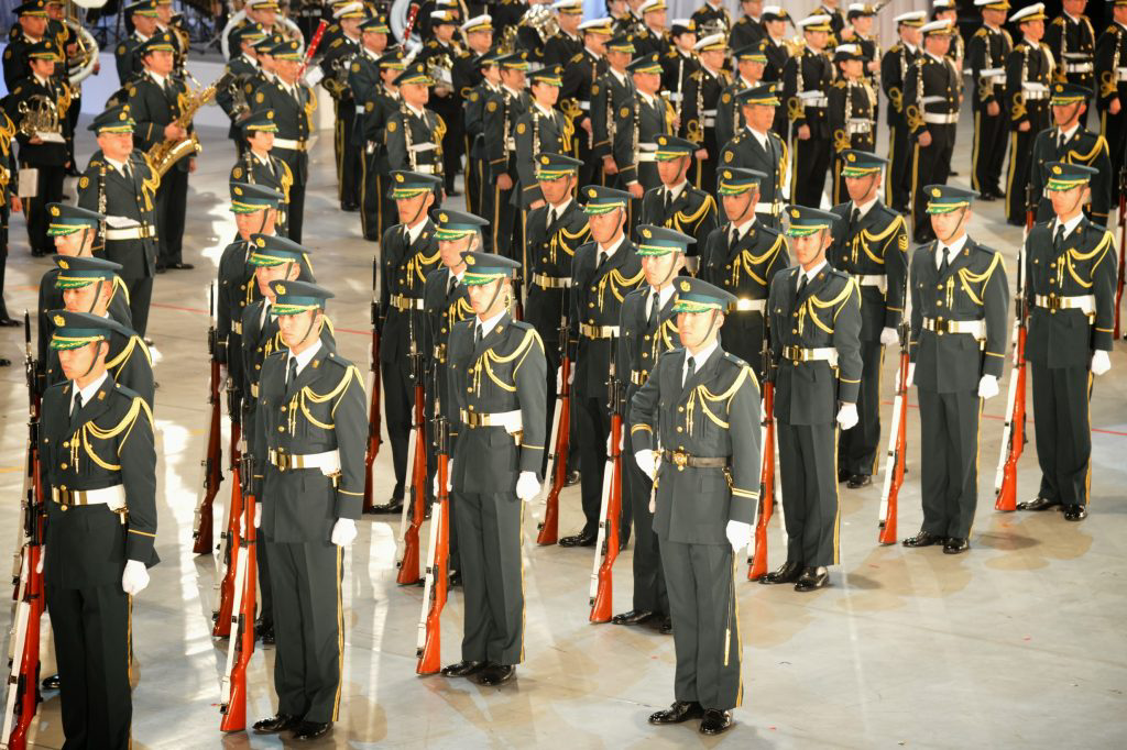 日本自卫队的制服:常服,迷彩服和特殊专用服