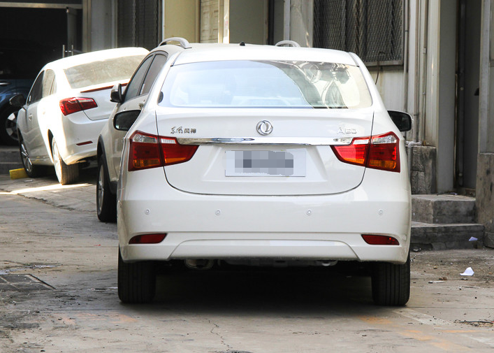 东风风神a60,惹人注目,外形保持着优雅感!