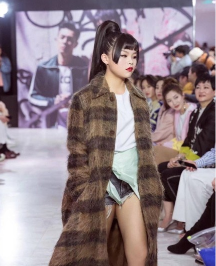 c皇走秀照片惊艳众人 带领3unshine从万人群嘲到逆风翻盘