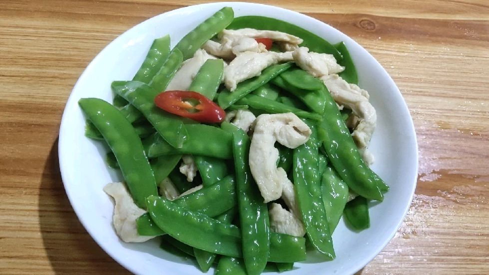 荷兰豆炒鸡胸肉,还是潮汕这做法香,大人小孩都喜欢