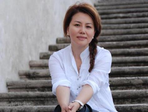 她是原央视主持人,被传涉嫌间谍门被捕,后离开央视44岁客死异乡