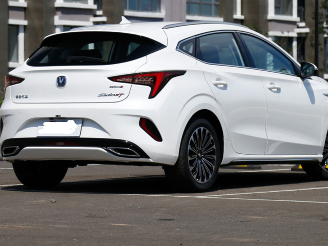 长安最美两厢车,动力总成全面升级,仅需八万,国产车站起来了!