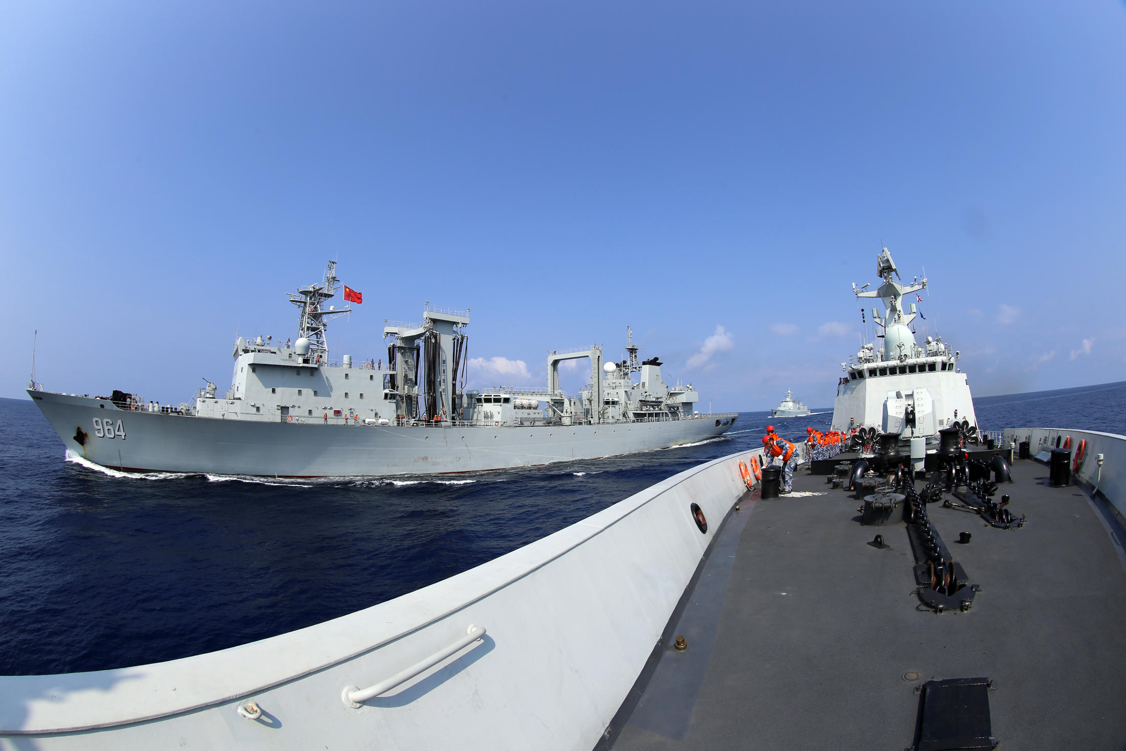 901型补给舰伴随保障能力如何?水平一流,满足整个战斗群需要