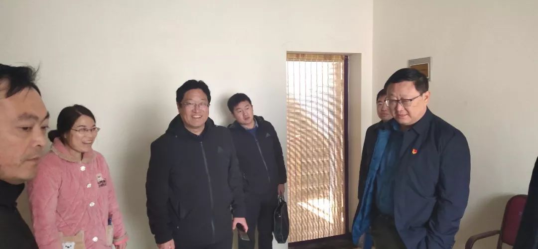 延津县委书记靳新峰调研延津县扶贫工作