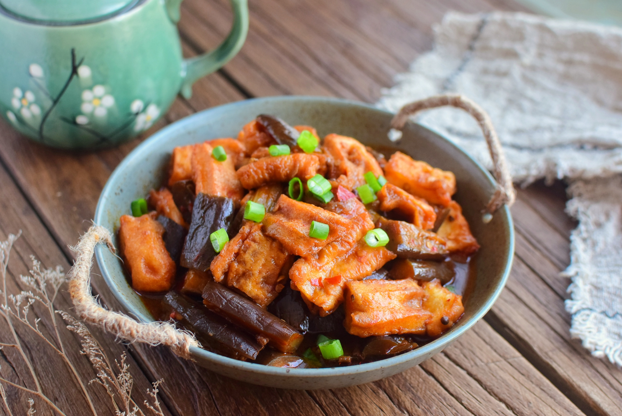这菜不需一片肉,出锅比肉还香,做法简单成本低,上桌全家抢着吃