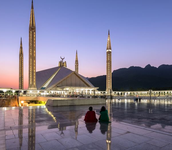 巴基斯坦最大清真寺,外形宏伟壮观,具有浓厚的伊斯兰文化特色!