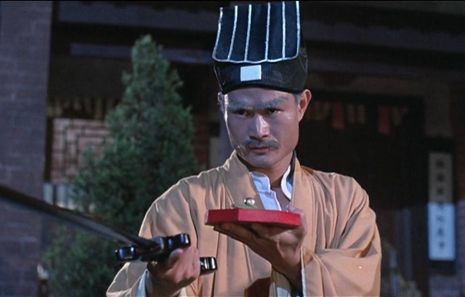 林正英僵尸电影最是经典,"文才秋生"等人演技爆棚,特别是这部