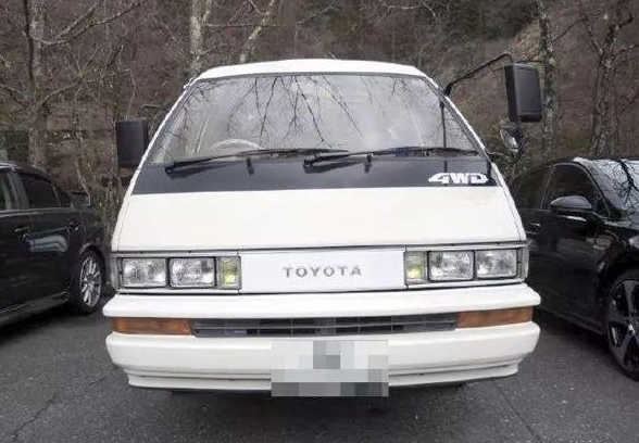 经典老车:80年代的丰田面包车什么样子?看完才明白国产车的落后