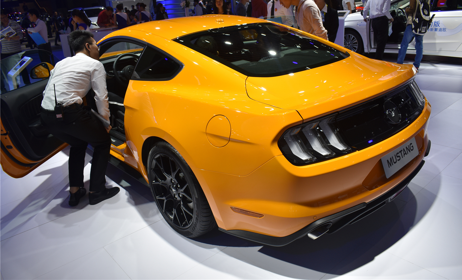 感受福特mustang(野马),一款纯粹的美式跑车