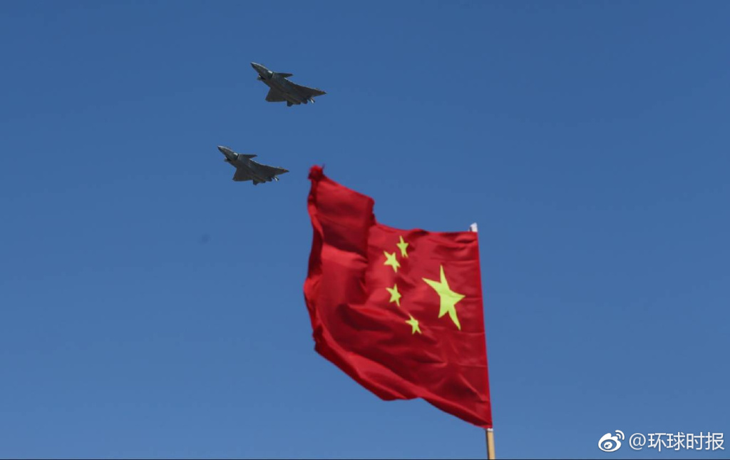 国之重器歼20来了!三机编队珠海航展表演压轴出场
