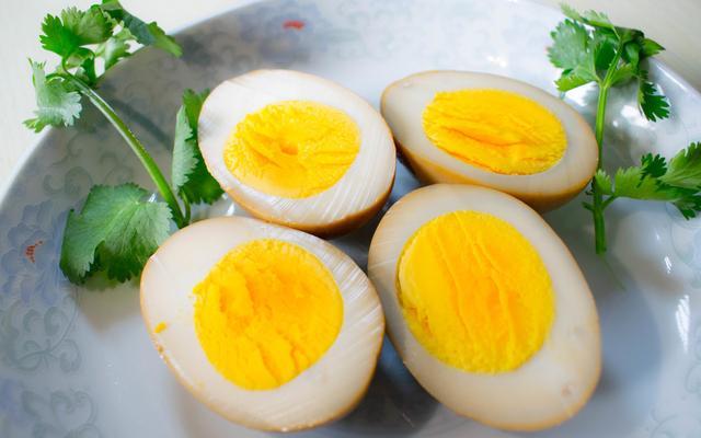 辟谣:多吃半个鸡蛋增加心脏病风险?鸡蛋:我真的很冤枉