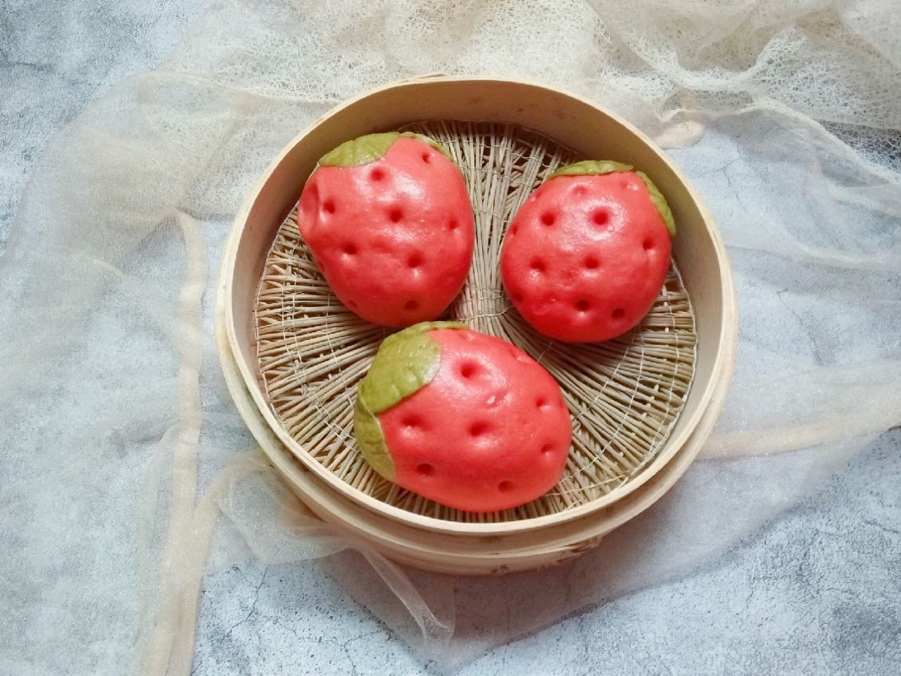 你还在做普通馒头?草莓豆沙包了解一下,可爱到熟了不忍吃!