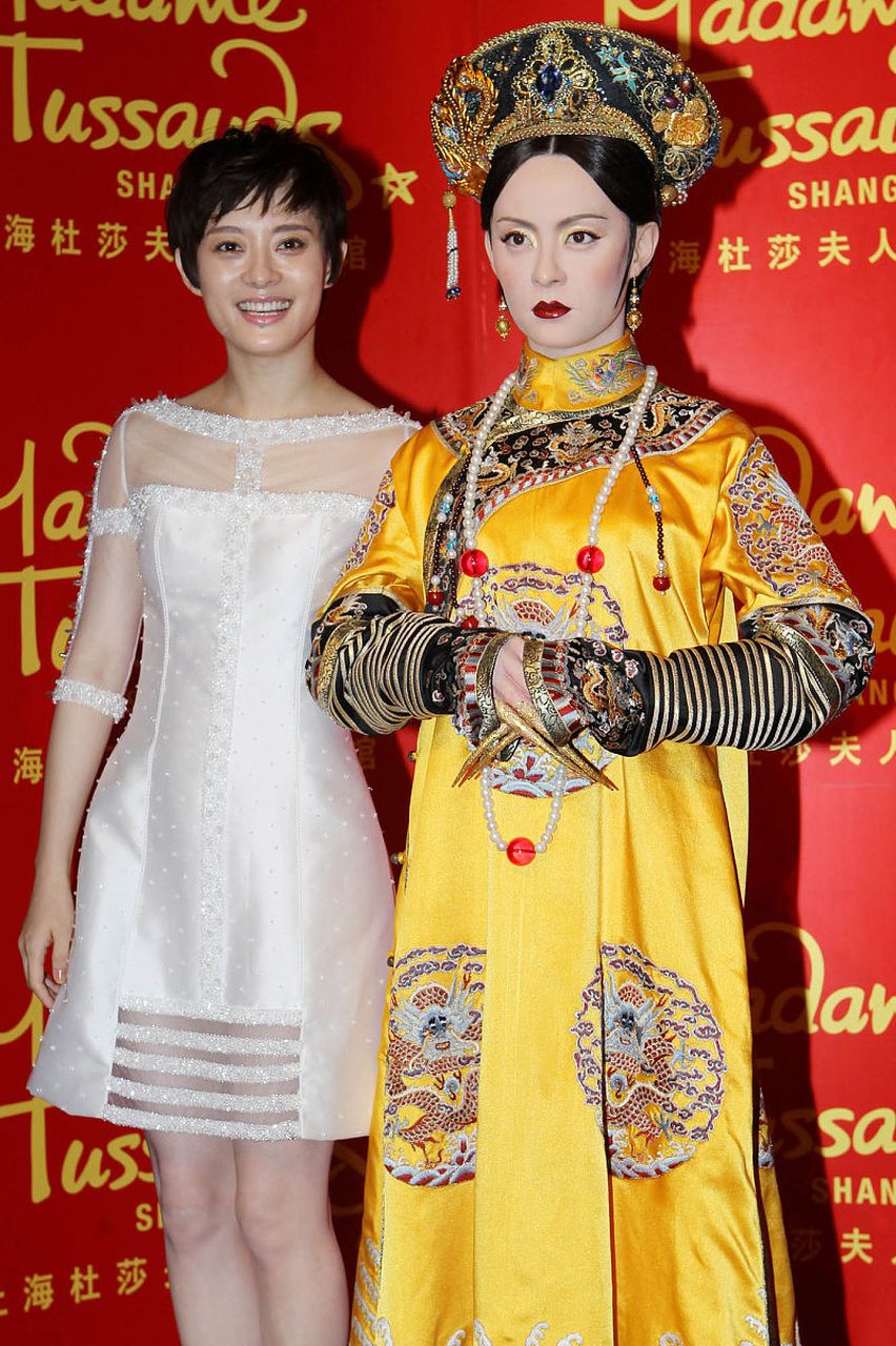 娘娘的这两个蜡像,哪个更像呢?#孙俪# #甄嬛传
