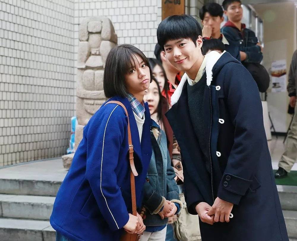 这个时候也算是对宝拉和善宇的一种肯定了,因为如果他们不在一起的话