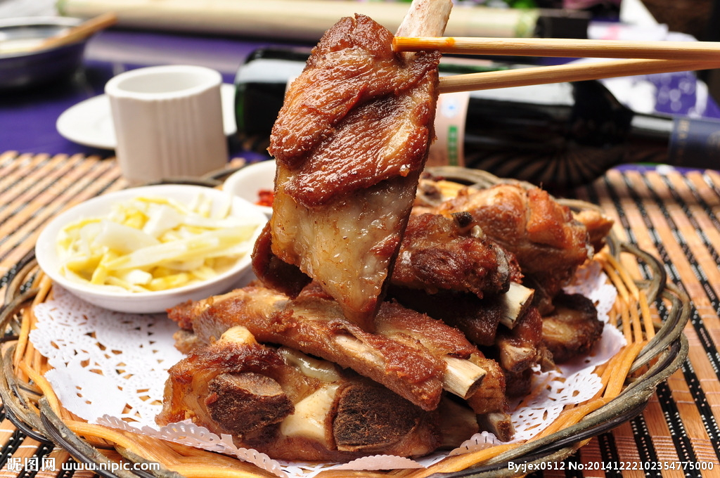 简单又营养的手抓排骨,好吃到停不下来,把隔壁的小朋友都馋哭了