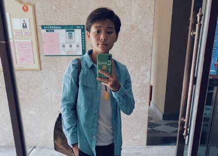 王霜微博晒帅气自拍:练得浑身疼,瘦没瘦点?