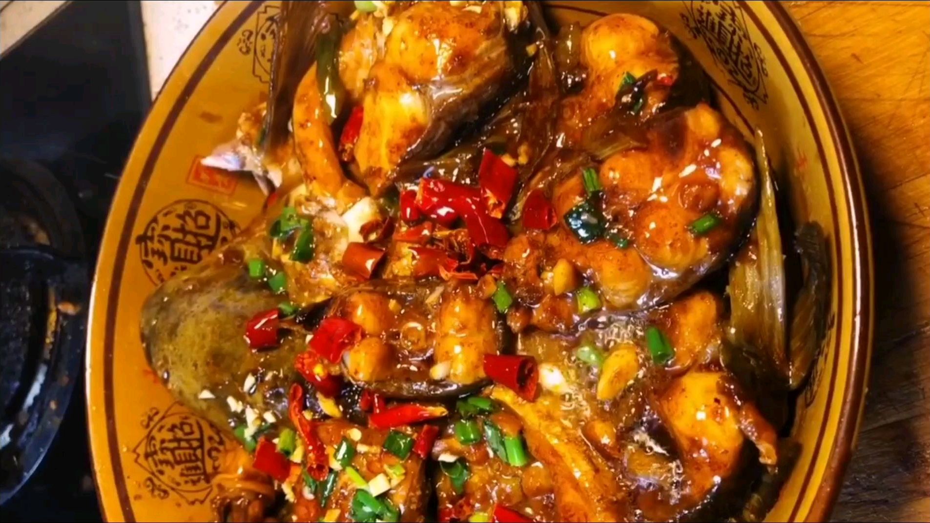 家常版闷草鱼,做法很简单,看完特别有食欲