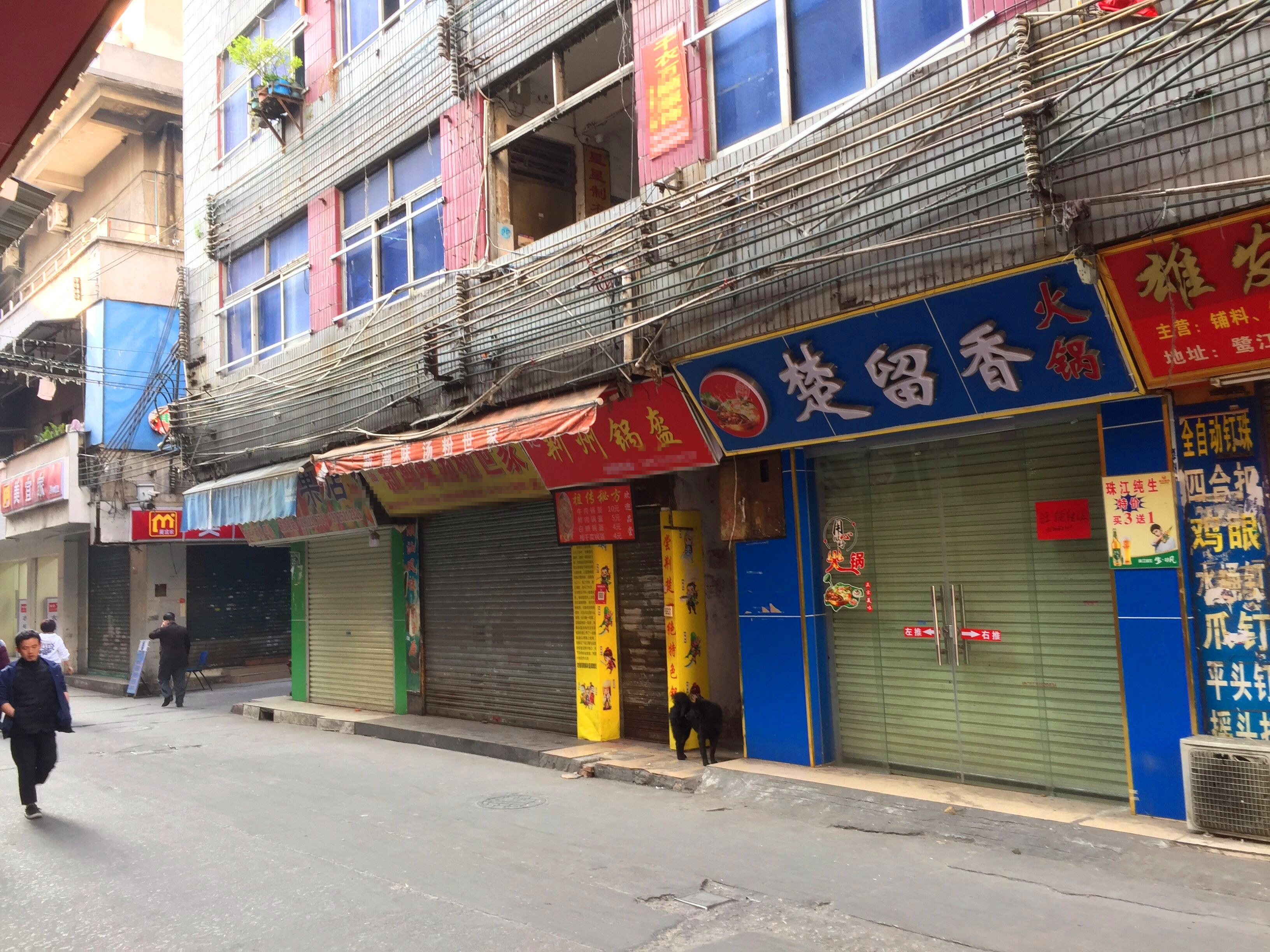 实拍:广州数万人城中村,店铺关门行人寥寥,即将上演"空城计"