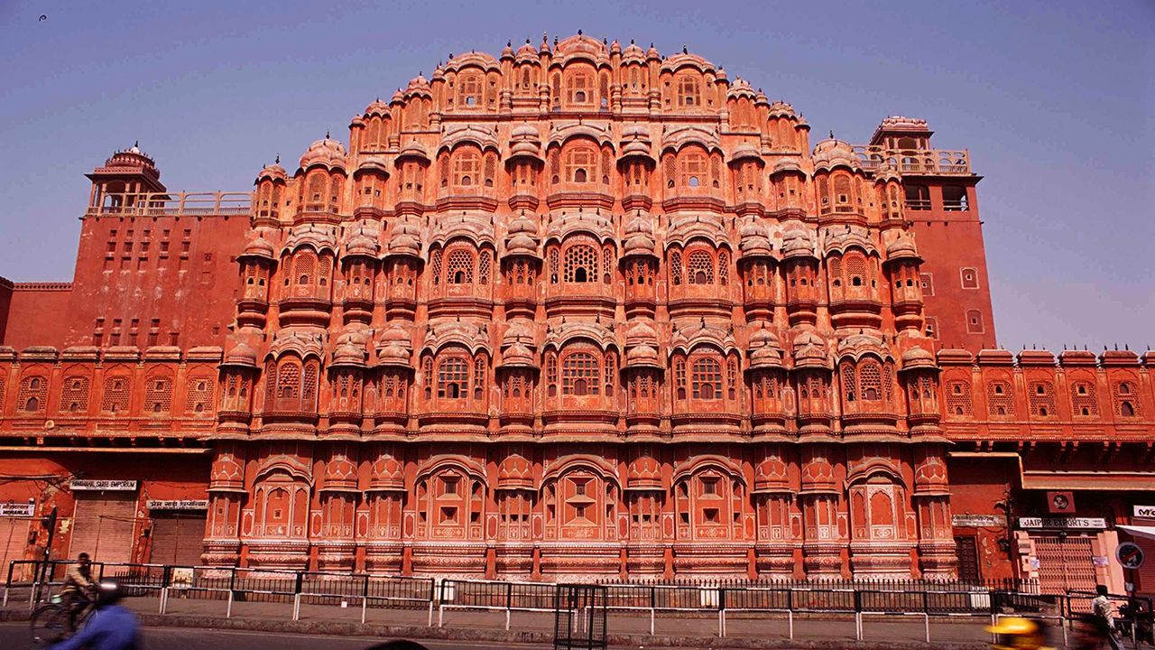 神奇水上漂浮宫殿:被水泡了260年,还曾是印度豪华酒店!