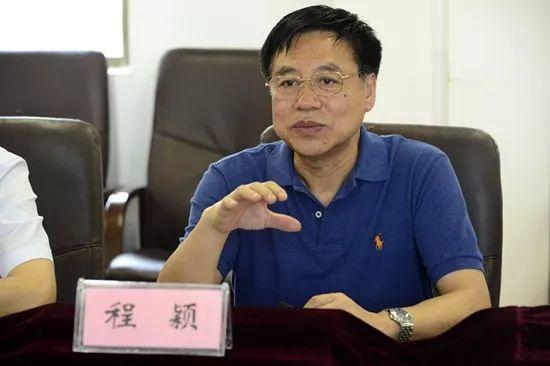 监狱长与罪犯称兄道弟 主政过的监狱曾播淫秽录像