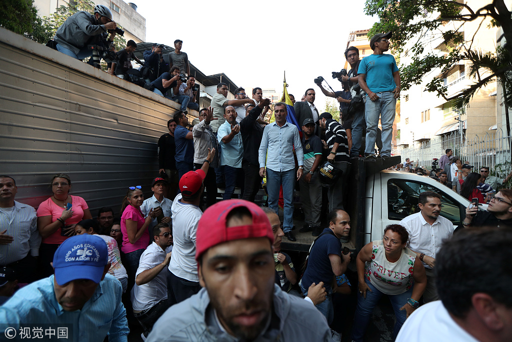 委内瑞拉反对派领袖瓜伊多举行集会 现场遭催泪瓦斯袭击