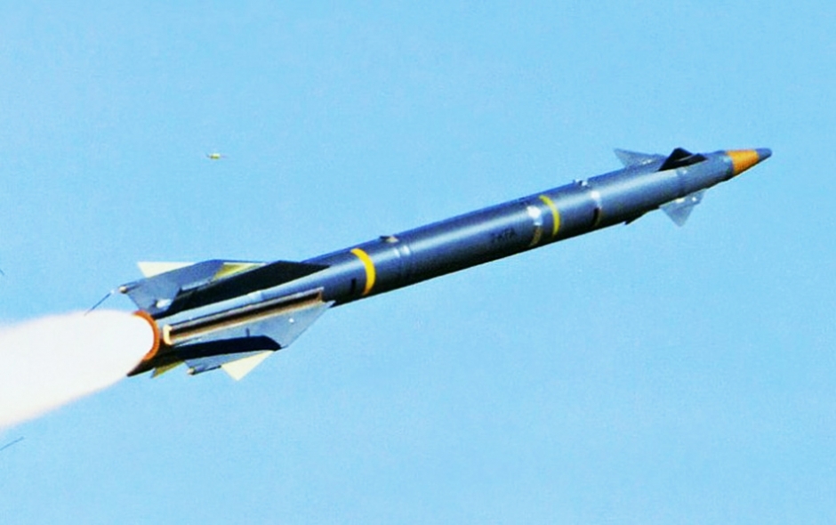 它不但有发动机,种类还很多,能将导弹推到最大20多马赫的超高速度.