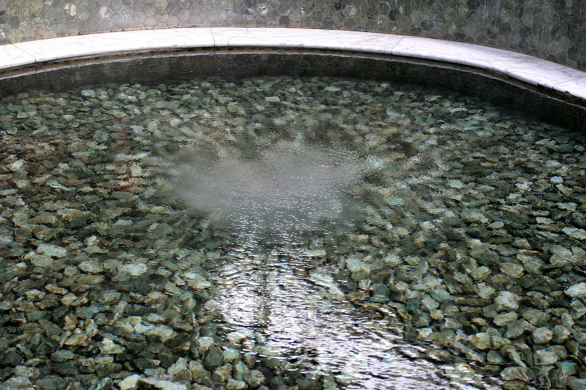 中国温泉博物馆是一座独特的博物馆,它不仅展示了阿尔山地区的自然